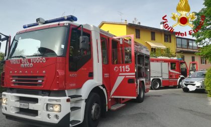 Incendio in un seminterrato a Pistoia: Pasqua di lavoro per i vigili del fuoco