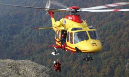 Cade procurandosi un trauma cranico durante escursione: pistoiese viene soccorsa con l’elicottero