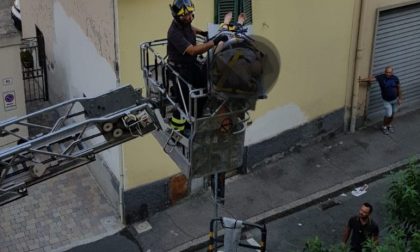 81enne cade in casa a Prato: tratta in salvo dai Vigili del Fuoco