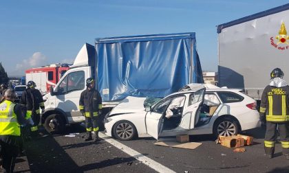 Incidente in A11 a Chiesina Uzzanese fra auto e furgone: lunghe code