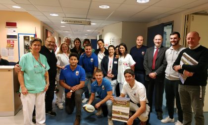 La Fondazione Ami porta in ospedale un concerto e i giocatori di rugby