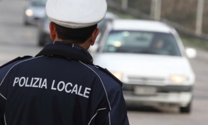 Polizia e Municipale in azione, sanzionate due attività commerciali