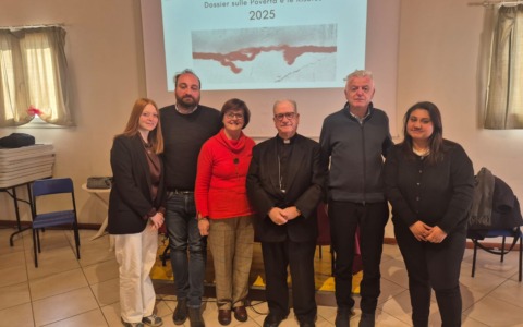 Aumento della povertà a Pistoia e Pescia: 2.694 persone assistite dai Centri Caritas nel 2025