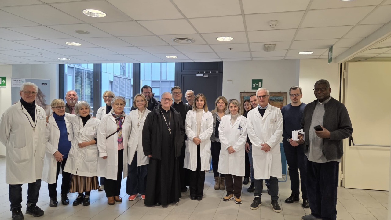 Pistoia: Monsignor Tardelli visita i pazienti dell’ospedale San Jacopo nel periodo natalizio