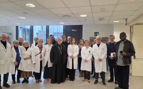 Pistoia: Monsignor Tardelli visita i pazienti dell’ospedale San Jacopo nel periodo natalizio