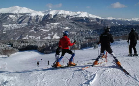 Scontro tra sciatori all’Abetone: un 57enne in ospedale