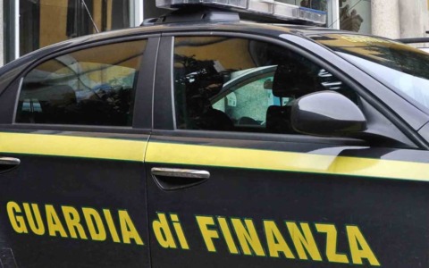 Scoperta frode fiscale da 27 milioni a Pistoia: sequestri in Toscana e Milano