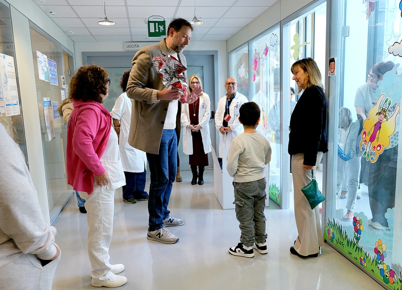 Giorgio Tesi Group regala uova di Pasqua ai bambini dell’Ospedale San Jacopo