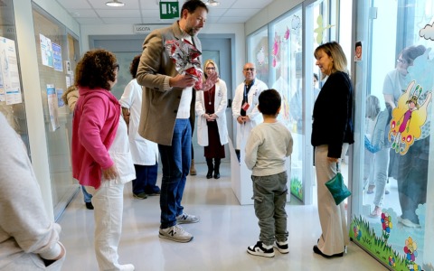 Giorgio Tesi Group regala uova di Pasqua ai bambini dell’Ospedale San Jacopo